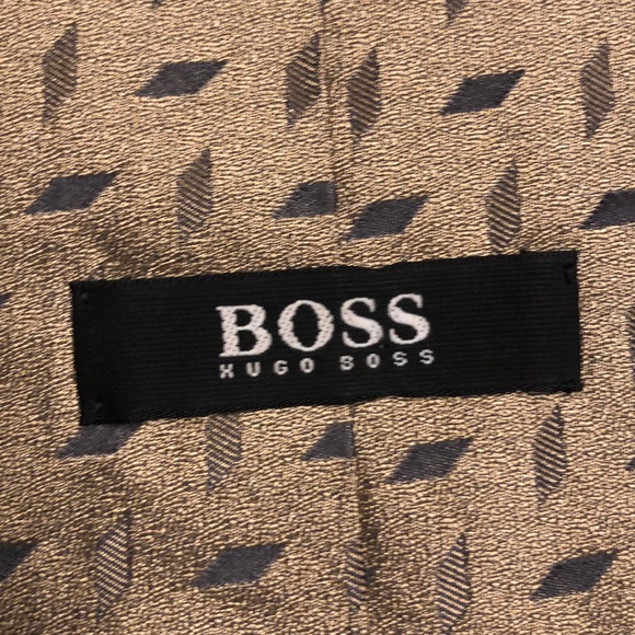 Hugo Boss Gold Tie. Italy - Picture 2 of 5